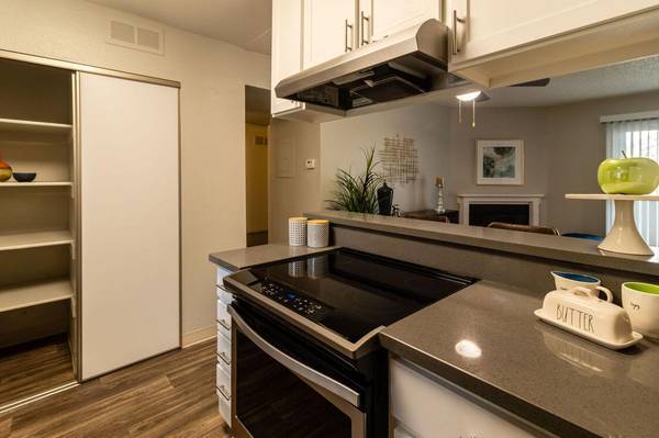 $1,330 / 1br - 665ft2 - COME TOUR TODAY!! YOUR NEW HOME IS HERE AT THE VERGE!!! (Reno)63682273501825123