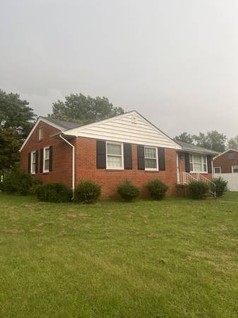 $2,195 / 3br - 1153ft2 - Charming 3 Bedroom 1 Bath Brick Rancher (Henrico)64027113080707121