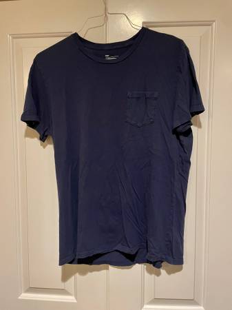 Gap Essential Pocket Tee — Navy Blue (Large) 1