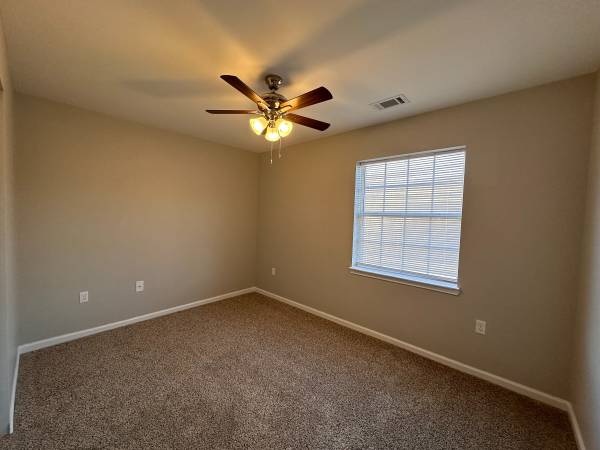$1,395 / 2br - 1010ft2 - $250 OFF FIRST MONTH! (Knoxville)63815667598337122
