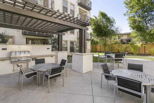 $3,395 / 1br - 725ft2 - Fitness Center/Gym, Patio/Balcony, Engineered Hardwood Flooring (redwood city)63873440731139121