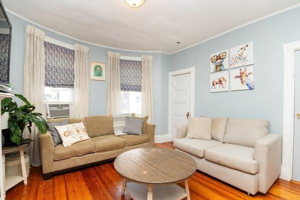 $3,100 / 1br - 821ft2 - Hermoso departamento de 1+ dormitorio en edificio histórico con balcón privado (Jamaica Hills|Jamaica Plain)63863135059841121