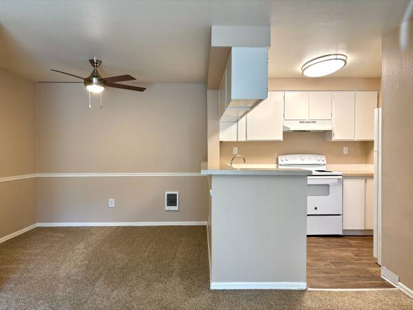 $1,375 / 1br - 750ft2 - This 1 bedroom Could Be Your New Home! (SE 90th and SE Causey)63831398483585122
