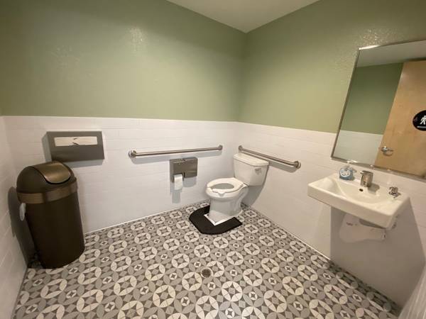 $3,190 / 952ft2 - Encinitas Office Suite for LEASE!  Last one! (Encinitas)64217141425667123