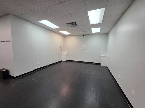 $1,950 / 1200ft2 - Disponible ahora – ¡Local comercial en planta baja en el centro de Worcester en Main! (Worcester)63825126673281124