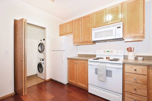 $1,299 / 440ft2 - Spacious Studio Available!63777362603393124