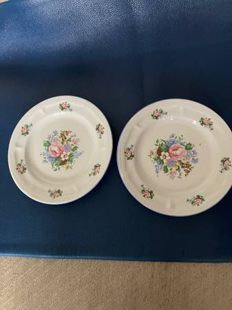 Two Flowers Dish - $1/each 1