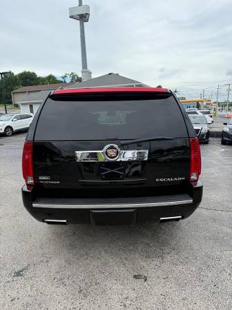 2012 CADILLAC ESCALADE ESV SPORT UTILITY 4D - $20,989 (+ SS Auto Inc.)63621970851715124