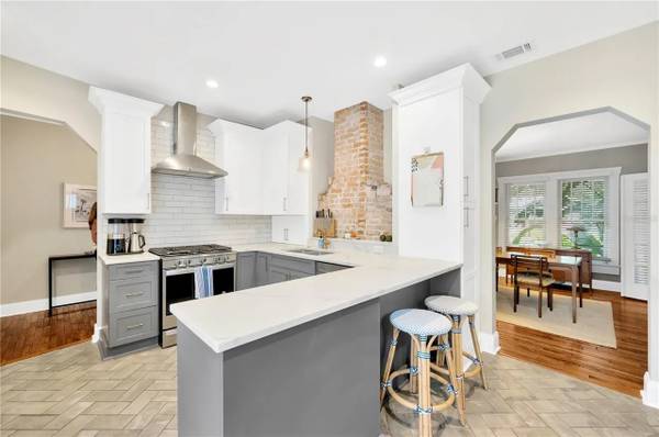 $2,235 / 2br - 1400ft2 - Renovated 2/2 with Bonus Space (Tampa, FL | SUWANEE HEIGHTS)63976137572099123
