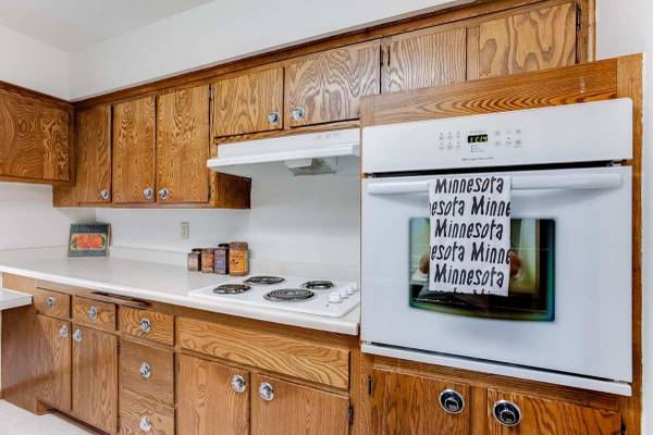 $1,450 / 1br - 790ft2 - Large windows with Views, Fitness Center, Pet-Friendly Community (240 Central Ave N, Wayzata, MN)64003961296771121