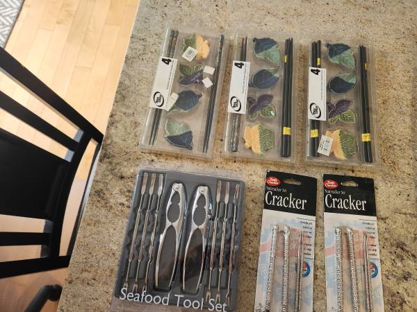 seafood tool set and sushi set and nutcracker set 1