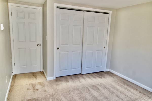 $825 / 1br - Everything You Need. All Right Here! (Penn Hills)64013373089665123