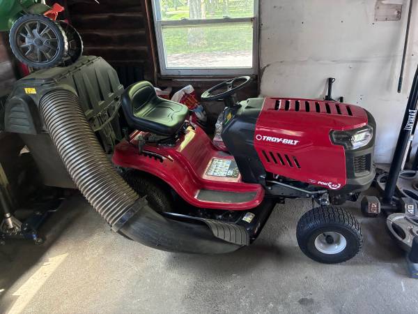 Troy Bilt 42” Ride On Mower 1