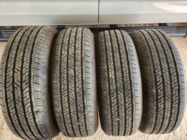 Bridgestone Dueler H/T 265/70R18 1