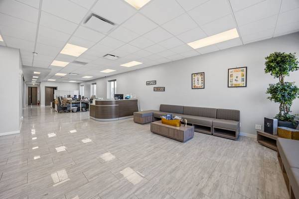 $2,649,000 / 6700ft2 - Beautifully Maintained Warehouse With Renovated Offices! (Gravesend)64033634591107122