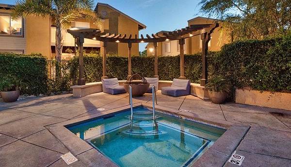 $2,454 / 2br - 824ft2 - ¡Oferta de mudanza! $1,000 de descuento en costos de mudanza si solicitas antes del 31/8 (Simi Valley - Cerca de Simi Valley Plaza)63668287405059124