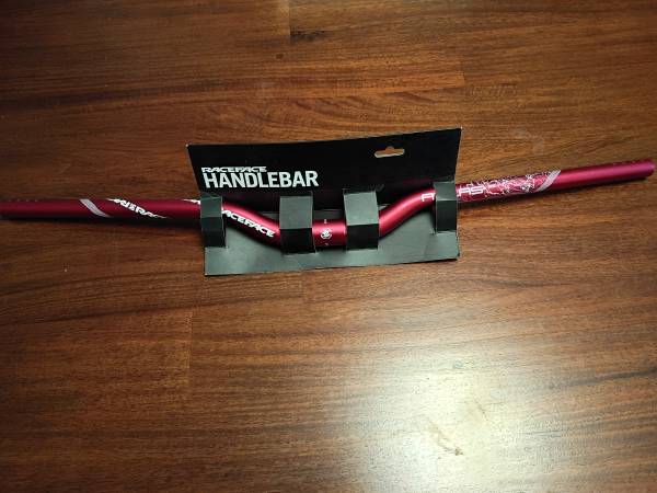 Race Face Atlas Riser Handlebar - Red 30mm rise, 31.8mm, 785mm width 1