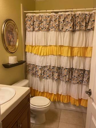 $1,000 / 1br - 144ft2 - Nice bedroom-in upscale neighborhood (Chula Vista)63998455976835123