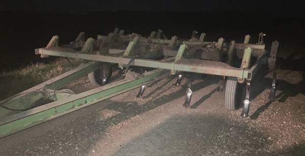 John Deere 1610 chisel plow 1