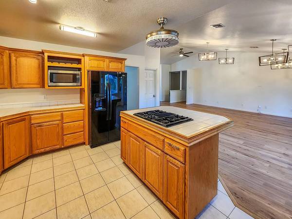 $3,000 / 4br - 2247ft2 - Home for rent, 4 bedroom 2 bath (Grants Pass)64318775158274123