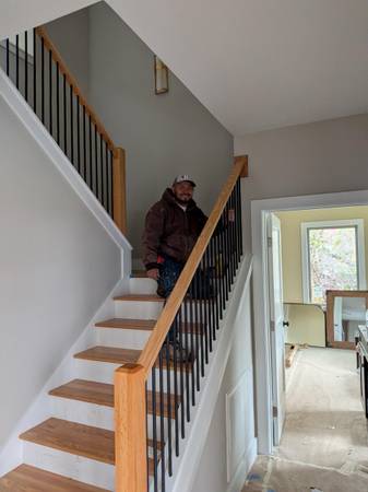 Professional Flooring Installation – LVT, LVP, Hardwood & Laminate 🔨 1