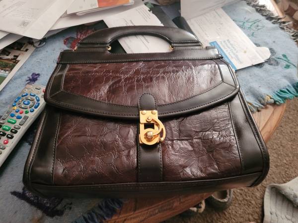 womans genuine leather purse 1