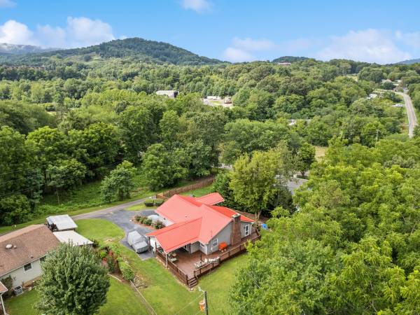 $449,000 / 4br - 2973ft2 - Perfect Porch Palace - 41 Vista Dr, Clyde NC 28721 (Clyde)64029206265346122