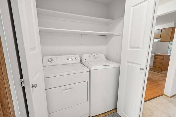 $1,895 / 2br - 1mo Free! OffStreet Parking, Spacious Units, Surrounded by Green Space (Portland, Beaverton, Tigard, Murray Hill)63777118106627122