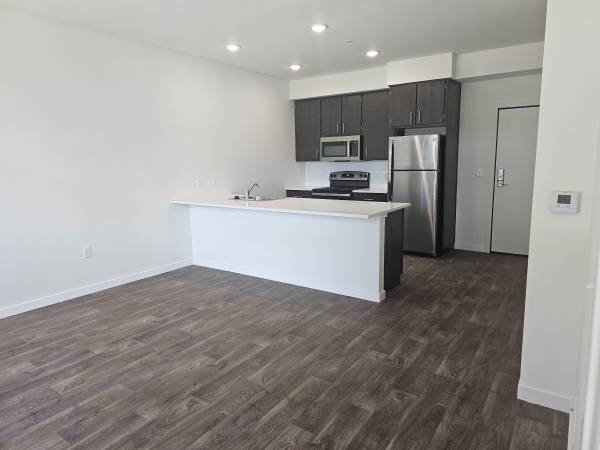 $1,724 / 1br - 615ft2 - Discover Your Perfect Riverside Home! 🌟 Spacious 1-Bedroom, 1-Bath (Tualatin/Lake Oswego/Wilsonville)64039054905602123