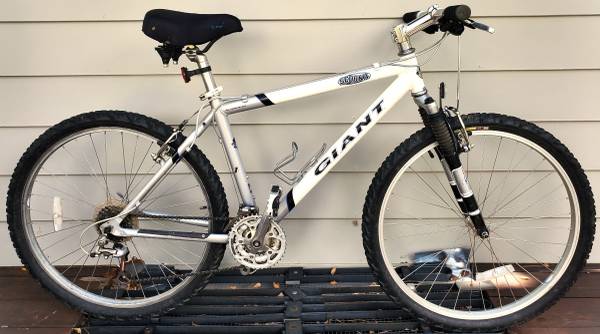 Giant Sedona SE Hardtail Mountain Bike 17.5in Small 26x1.95 3x7 1