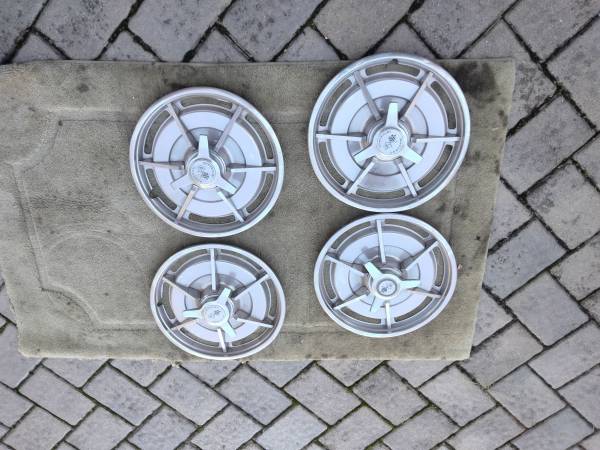 1963 Corvette C2 Original Hubcaps 1