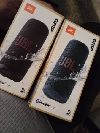 JBL GRIP BLUETOOTH SPEAKERS 1
