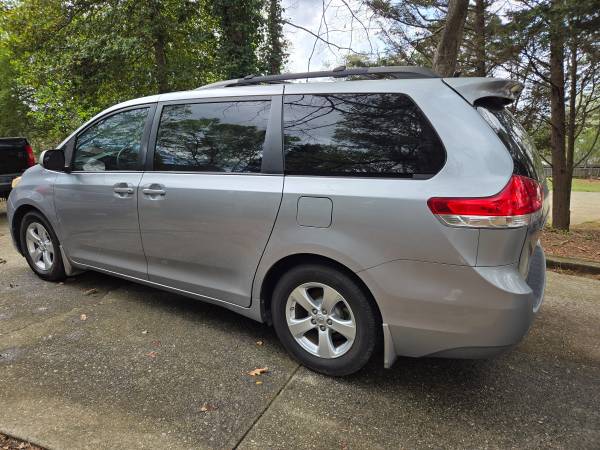 2013 Toyota Sienna LE - $4900 en efectivo, precio fijo - $4,900 (Cumming/Dawsonville/Dahlonega/Gainesville)63620279587841121