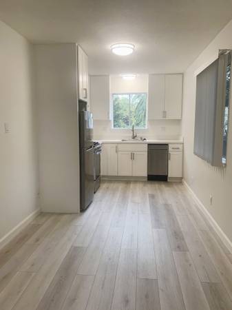 $2,795 / 2br - Amazing Unit just Steps to Morcom Rose Garden or Linda Ave Dog Park! (oakland lake merritt / grand)63873333020033121