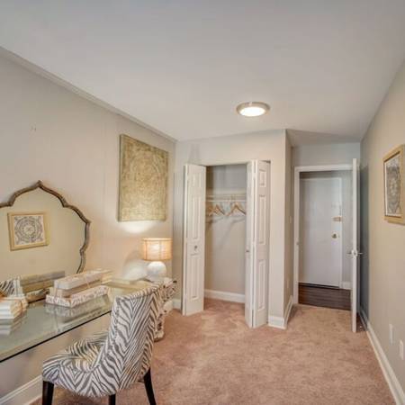 $2,136 / 2br - 1020ft2 - Situated in Lincolnia!, 2 Bed, Bi-lingual staff (4905 Southland Ave, Lincolnia, VA)64039861711617121