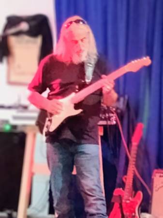 Guitarrista de ritmo principal, vocalista, armonista disponible para actuaciones con pedales de slide63654754783747120