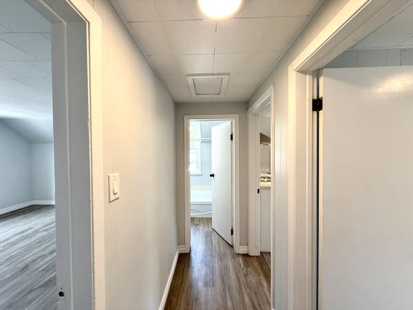 Upper - 26 Albina Street Welland Ontario L3C 1P3 2