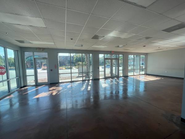$23 / 1352ft2 - Office/retail on Savannah Hwy (West Ashley)64016105509633122