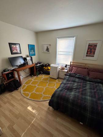 $875 / 2br - Urgently seeking Roommate **Available November 1** Year Lease (Hinesburg)63969737502723120
