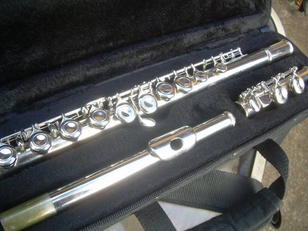 * Yamaha student flute - Showroom NEW cond; Money-back guarantee! 1