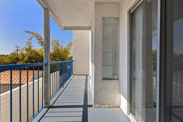 $2,769 / 2br - 850ft2 - Estufa de gas amueblada, estacionamiento subterráneo, patio/balcón, almacenamiento adicional (Imperial Beach)63657326875523121