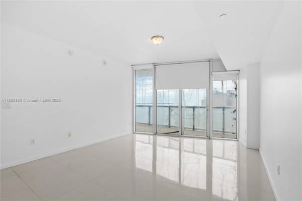 $3,250 / 1br - 984ft2 - Stylish 1bd Condo in Icon Brickell No Two, Miami (Miami)64001845990275120