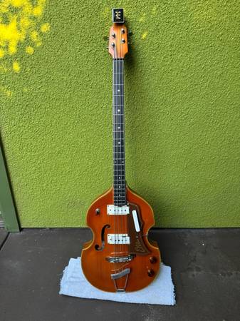 Vintage Eko 995 Violin Bass 1