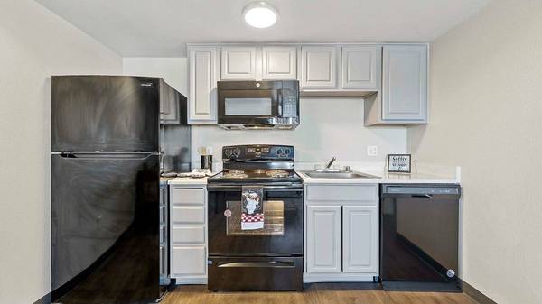 $1,385 / 2br - 930ft2 - Cerca de restaurantes, cámara de seguridad, cable listo (3890 Graphic Center Dr, Las Vegas, NV)63859498572417122