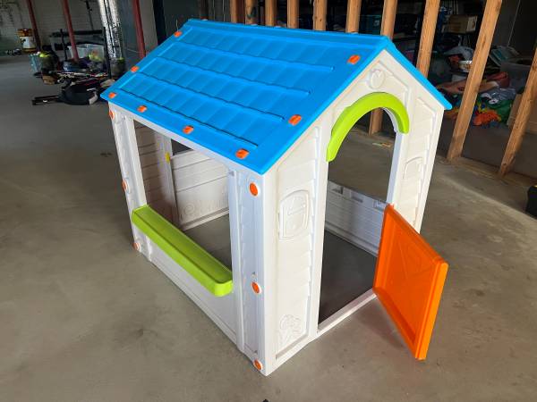 Plastic Playhouse 1