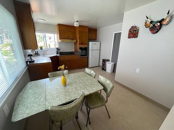 $1,400 / 2br - Bright 2BR Duplex | Hardwood Floors | Near BART & Dimond District (Sausal Creek)63797037613313120
