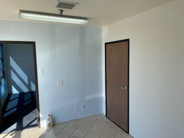 $4,818 / 3300ft2 - INDUSTRIAL WAREHOUSE SPACE FOR LEASE! (38436 INNOVATION CT. #102)63775521534977123