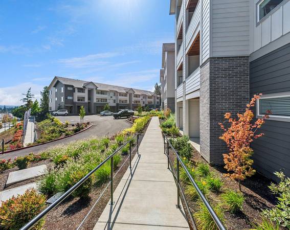 $1,800 / 2br - GET a FREE MONTH - Modern Two Bed | Quiet & Spacious, High Ceilings (Tigard)64039061121026124