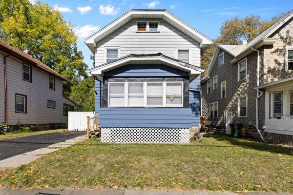 3 Bedroom, 1 Bathroom Remodeled Home For Sale!
$139,900
                        Rochester 3 Bedroom, 1 Bathroom Remodeled Home For Sale!
$139,900
                        Rochester