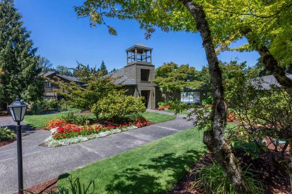 $1,472 / 1br - 755ft2 - Undermount Sinks, Upgraded Cabinets, Private Patio (2600 NE Minnehaha St, Vancouver, WA)63831772195331120